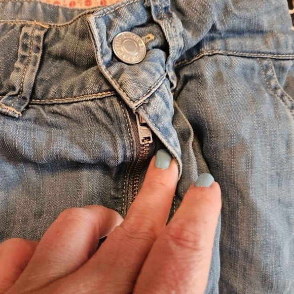 Guess Size 24 Denim Shorts - Picture 12 of 14